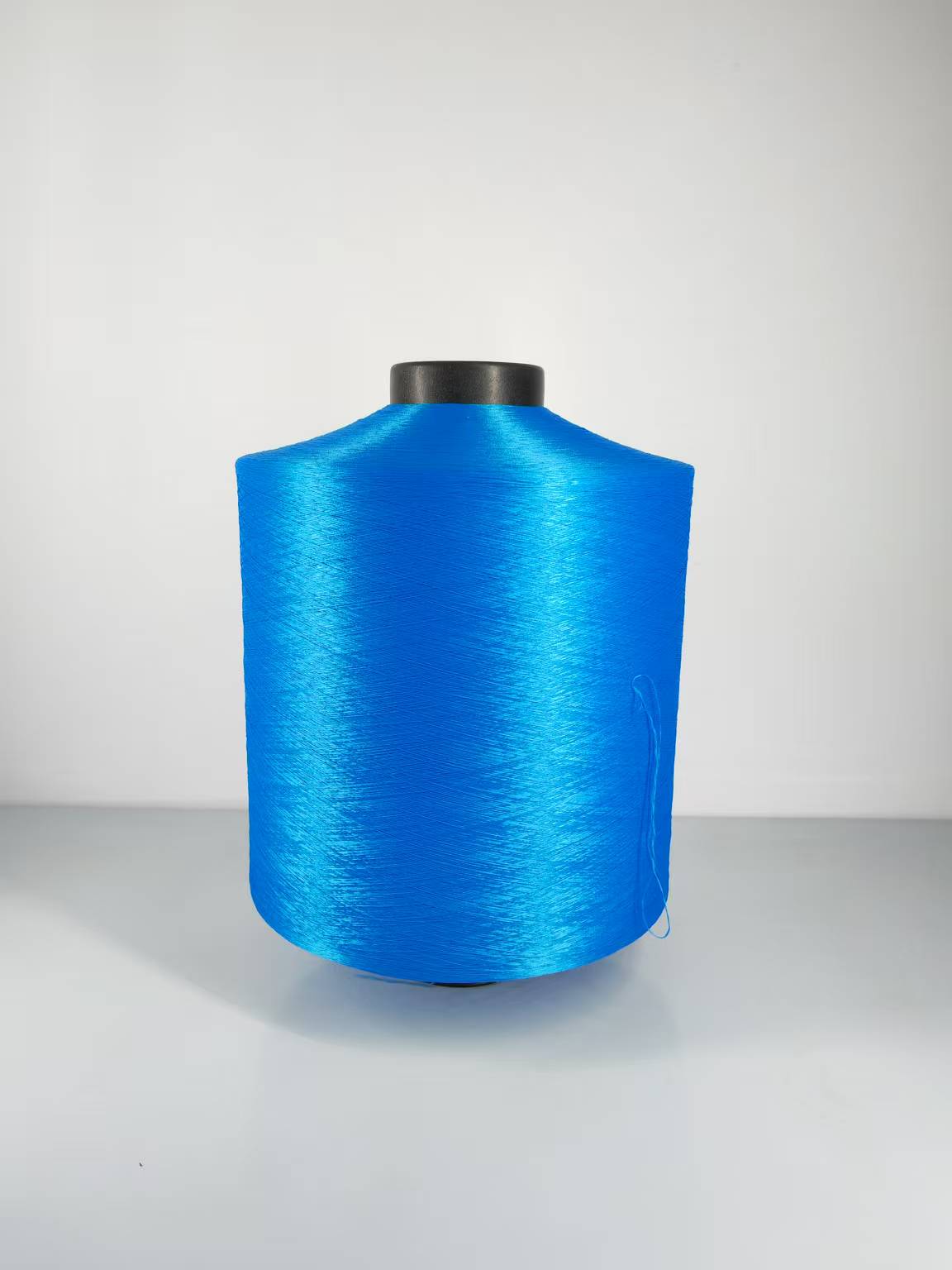 Blaues Polyestergarn